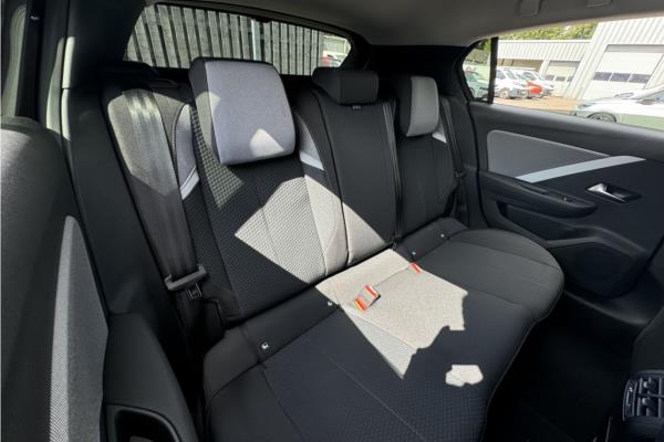 Vauxhall Astra* 5Dr 54kWh 11kWCh Ultimate AU - Jet Blk+alcantr, photo 12