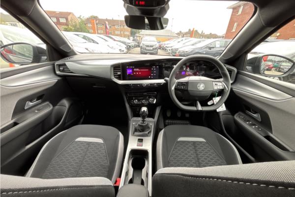 2025 Vauxhall Mokka 1.2 Turbo Griffin SUV 5dr Petrol Manual Euro 6 (s/s) (136 ps) - Minstral+jet Bk, photo 9