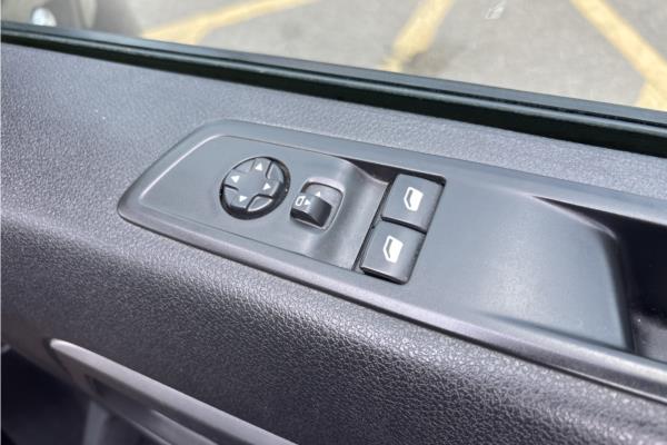 2021 Vauxhall Vivaro Life Electric 50kWh Elite MPV 5dr Electric Auto LWB (8 Seat, 7.4kW Charger) (136 ps) - Cloth, photo 22
