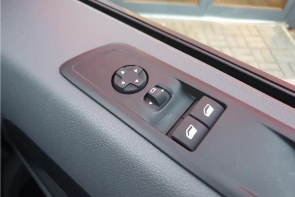 2024 Vauxhall Vivaro-e 3100 75kWh Dynamic Auto L1 H1 6dr (7.4kW Charger) - Curtiba Grey, photo 21