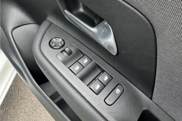 2022 Vauxhall Mokka 1.2 Turbo Design SUV 5dr Petrol Auto Euro 6 (s/s) (130 ps) - Cloth, photo 22