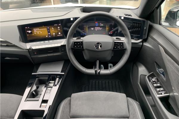 2023 Vauxhall Astra - Black Alcantara, photo 11