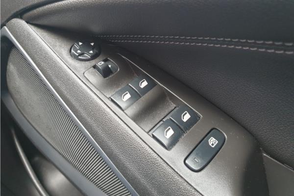 2021 Vauxhall Crossland 1.2 Turbo Elite Nav SUV 5dr Petrol Auto Euro 6 (s/s) (130 ps) - Cloth, photo 22
