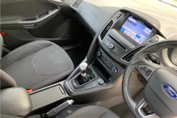 2018 Ford Focus 1.0T EcoBoost ST-Line Hatchback 5dr Petrol (s/s) (140 ps)-sequence-28