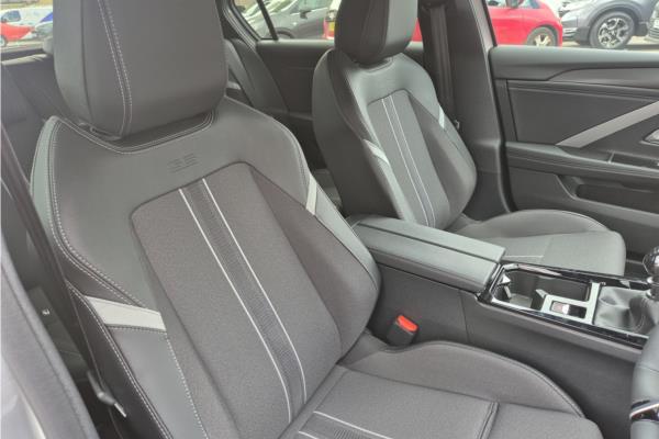 2025 Vauxhall Astra - Jet Black Greta, photo 34