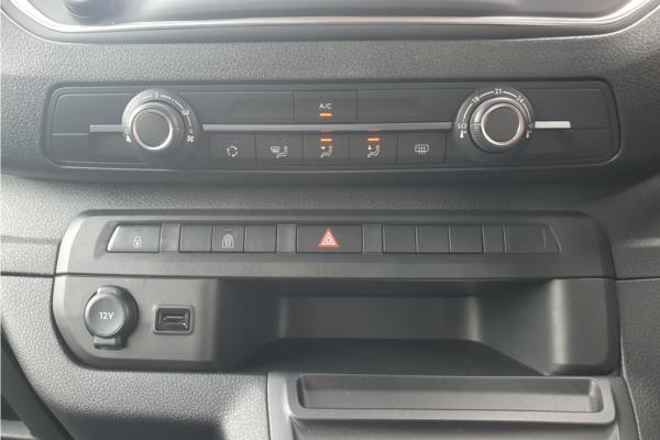 2023 Vauxhall Vivaro-e Life - Curitiba Triton, photo 14