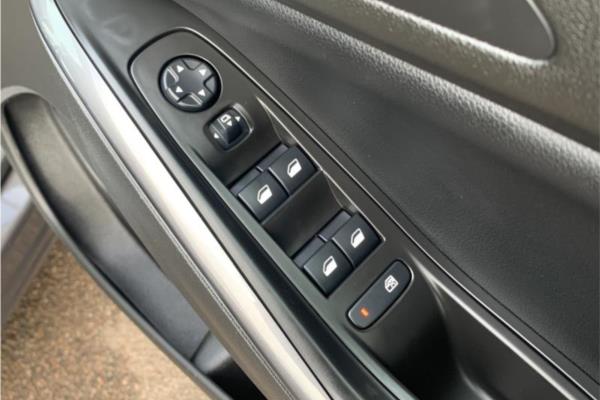 2020 Vauxhall Grandland X 1.2 Turbo SRi Nav SUV 5dr Petrol Auto Euro 6 (s/s) (130 ps) - Cloth, photo 17