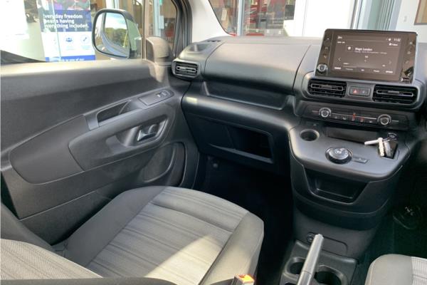 2020 Vauxhall Combo Life 1.2 Turbo Energy MPV 5dr Petrol Auto Euro 6 (s/s) (7 Seat) (130 ps) - Cloth, photo 41