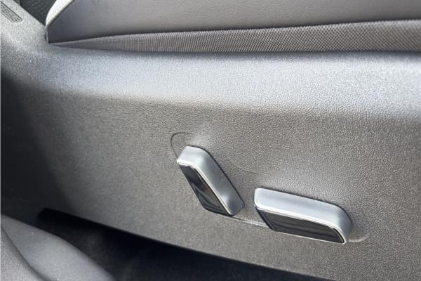 BYD Dolphin* Surf 5Dr 65kW Boost 43kWh Auto - Black+grey Vegn, photo 28
