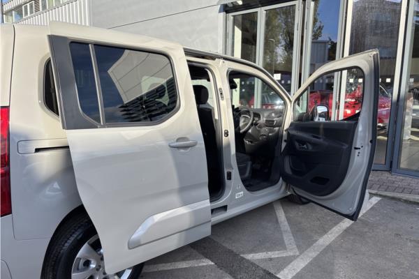 2021 Vauxhall Combo Life 1.2 Turbo SE MPV 5dr Petrol Auto Euro 6 (s/s) (130 ps) - Cloth, photo 42