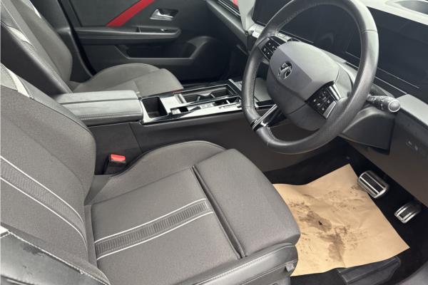 2022 Vauxhall Astra 1.6 12.4kWh GS Line Hatchback 5dr Petrol Plug-in Hybrid Auto Euro 6 (s/s) (180 ps) - Cloth, photo 12