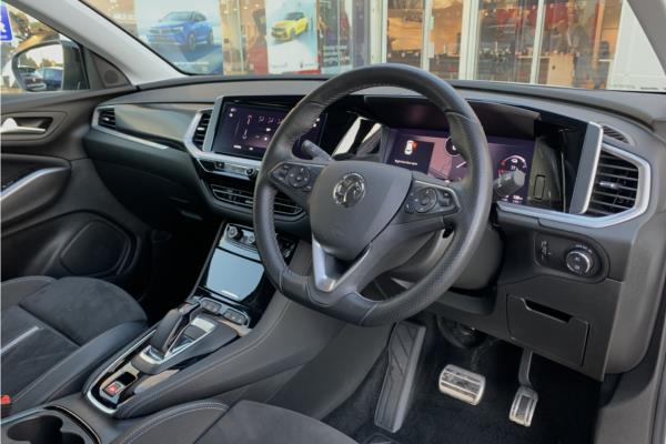 2023 Vauxhall Grandland - Black Alcantara, photo 12