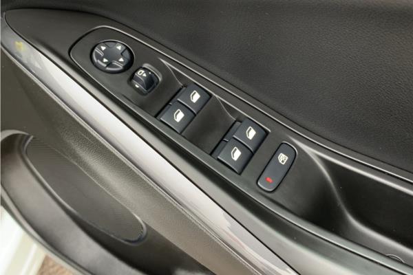 2021 Vauxhall Grandland X 1.2 Turbo Griffin Edition Euro 6 (s/s) 5dr - Cloth, photo 22