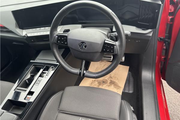 2022 Vauxhall Astra 1.6 12.4kWh GS Line Hatchback 5dr Petrol Plug-in Hybrid Auto Euro 6 (s/s) (180 ps) - Cloth, photo 11