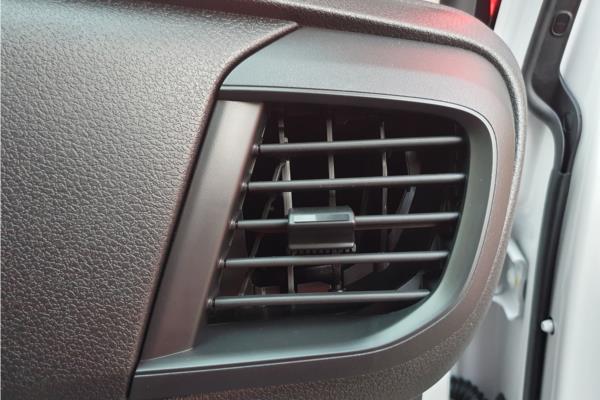 2024 Vauxhall Vivaro-e 3100 75kWh Dynamic Auto L1 H1 6dr (7.4kW Charger) - Curtiba Grey, photo 38
