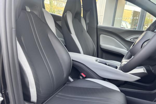 BYD Dolphin* Surf 5Dr 65kW Boost 43kWh Auto - Black+grey Vegn, photo 33