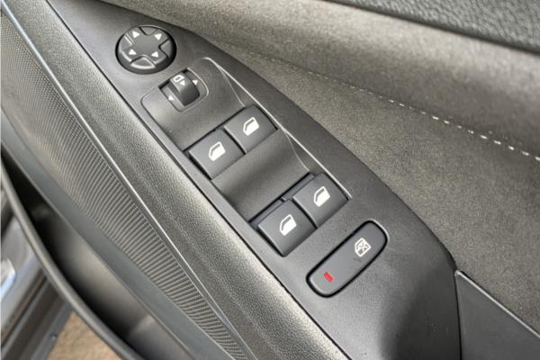 2024 Vauxhall Crossland 1.2 Turbo Ultimate SUV 5dr Petrol Auto Euro 6 (s/s) (130 ps) - Cloth/Alcantara, photo 22
