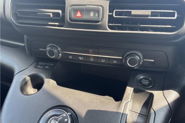 2021 Vauxhall Combo Life 1.2 Turbo SE MPV 5dr Petrol Auto Euro 6 (s/s) (130 ps) - Cloth, photo 16