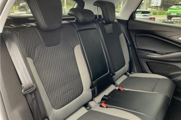 2021 Vauxhall Grandland X 1.2 Turbo Griffin Edition Euro 6 (s/s) 5dr - Cloth, photo 13