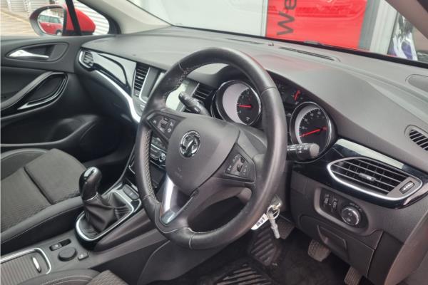 2019 VAUXHALL ASTRA 1.4T 16V 150 Griffin 5dr-sequence-11