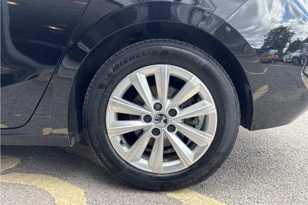 2022 Vauxhall Astra 1.2 Turbo Design Hatchback 5dr Petrol Auto Euro 6 (s/s) (130 ps) - Jet Black Fabrc, photo 19