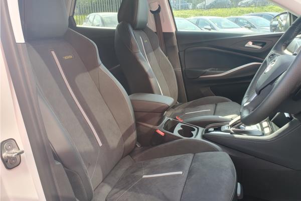 2023 Vauxhall Grandland 1.6 14.2kWh GSe SUV 5dr Petrol Plug-in Hybrid Auto AWD Euro 6 (s/s) (300 ps) - Berson Black, photo 33