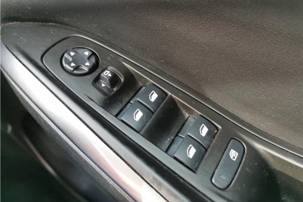 2021 Vauxhall Grandland X 1.2 Turbo SRi Nav SUV 5dr Petrol Manual Euro 6 (s/s) (130 ps) - Cloth, photo 22