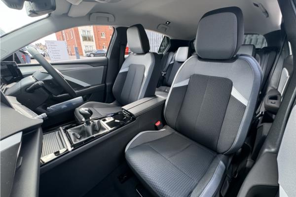 Vauxhall Astra* 5Dr 54kWh 11kWCh Ultimate AU - Jet Blk+alcantr, photo 35
