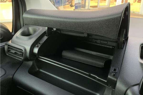 2020 Vauxhall Combo Life 1.5 Turbo D Elite MPV 5dr Diesel Auto Euro 6 (s/s) (130 ps) - Cloth, photo 26