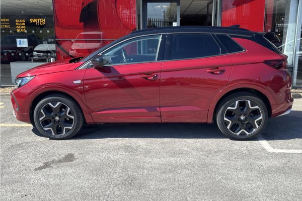 2022 Vauxhall Grandland 1.2 Turbo Ultimate SUV 5dr Petrol Auto Euro 6 (s/s) (130 ps) - Black Alcantara, photo 5