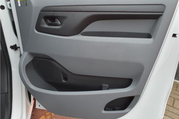 2024 Vauxhall Vivaro-e 3100 75kWh Dynamic Auto L1 H1 6dr (7.4kW Charger) - Curtiba Grey, photo 35