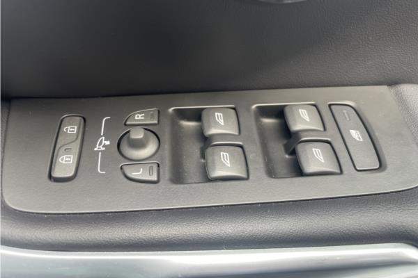 2019 Volvo V40 2.0 T2 R-Design Edition Hatchback 5dr Petrol (s/s) (122 ps)-sequence-23