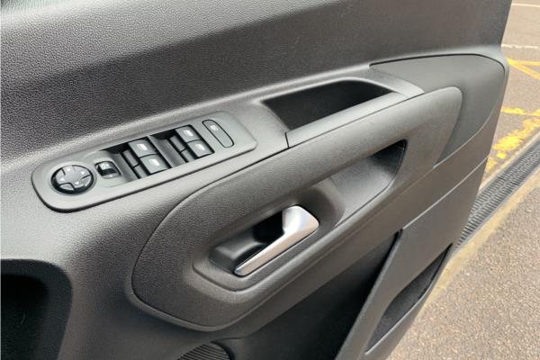 2020 Vauxhall Combo Life 1.2 Turbo Elite MPV 5dr Petrol Auto Euro 6 (s/s) (130 ps) - Cloth, photo 46