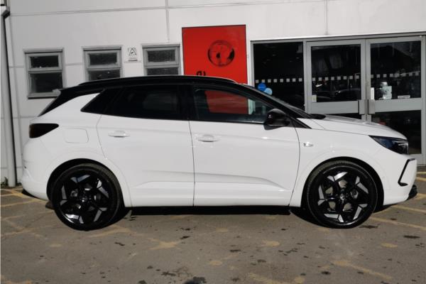 2023 Vauxhall Grandland 1.6 14.2kWh GSe SUV 5dr Petrol Plug-in Hybrid Auto AWD Euro 6 (s/s) (300 ps) - Black Alcantara, photo 9