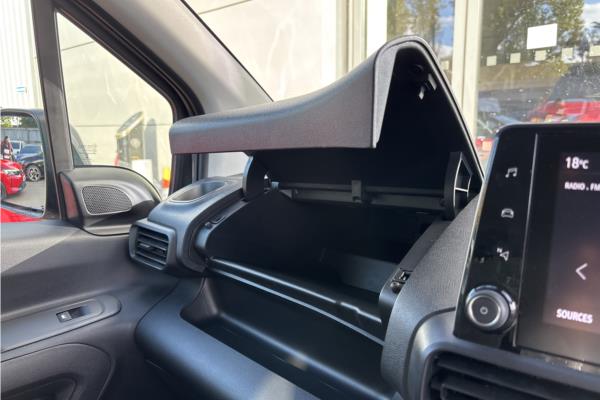 2021 Vauxhall Combo Life 1.2 Turbo SE MPV 5dr Petrol Auto Euro 6 (s/s) (130 ps) - Cloth, photo 26