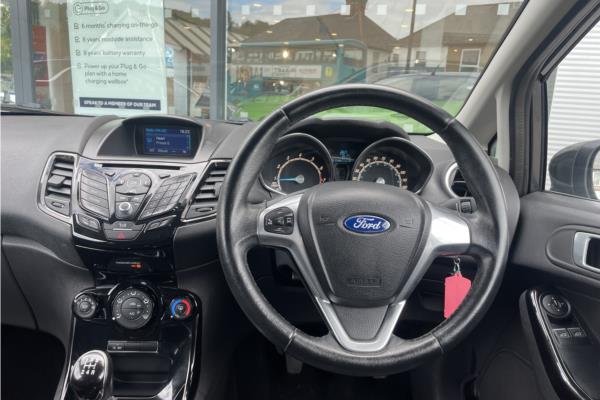 2016 Ford Fiesta 1.0T EcoBoost Zetec Hatchback 3dr Petrol Manual (s/s) (Euro 6) (99 g/km, 99 bhp)-sequence-10