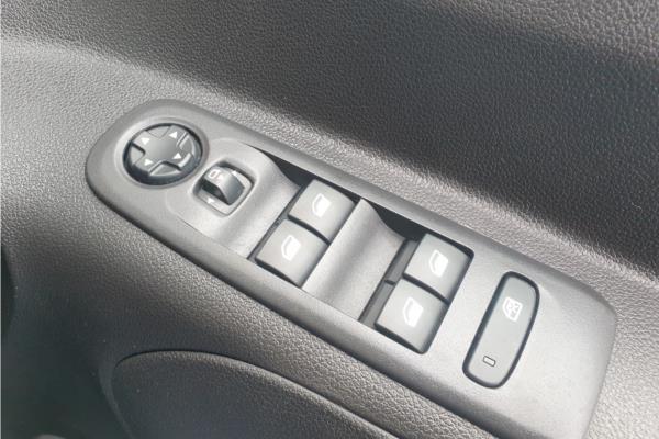 2021 Vauxhall Combo Life 1.2 Turbo SE MPV 5dr Petrol Auto Euro 6 (s/s) (130 ps) - Cloth, photo 22