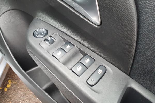 2020 Vauxhall Corsa 1.2 Turbo Elite Nav Premium Hatchback 5dr Petrol Auto Euro 6 (s/s) (100 ps) - Cloth, photo 22