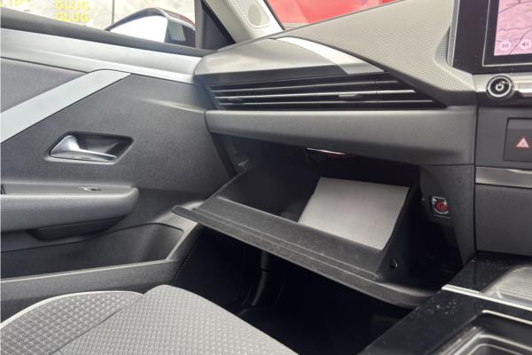 2022 Vauxhall Astra 1.2 Turbo Design Hatchback 5dr Petrol Auto Euro 6 (s/s) (130 ps) - Jet Black Fabrc, photo 25