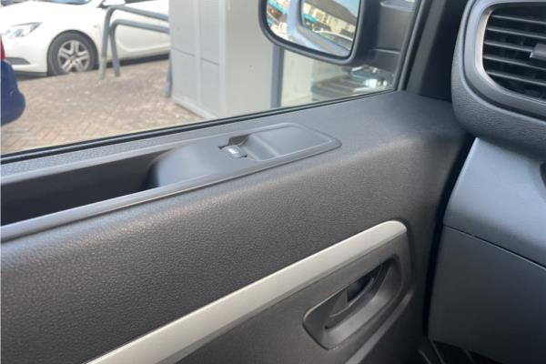 2020 Vauxhall Vivaro 2.0 Turbo D 3100 Sportive Crew Van 5dr Diesel Manual L2 H1 Euro 6 (s/s) (120 ps) - Cloth, photo 31