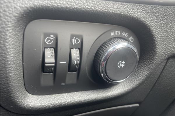2020 Vauxhall Astra 1.2 Turbo SRi Hatchback 5dr Petrol Manual Euro 6 (s/s) (145 ps) - Cloth, photo 19