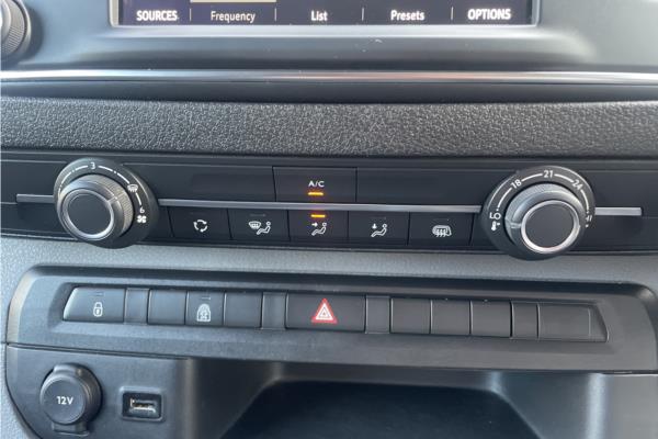 2020 Vauxhall Vivaro 2.0 Turbo D 3100 Sportive Crew Van 5dr Diesel Manual L2 H1 Euro 6 (s/s) (120 ps) - Cloth, photo 15