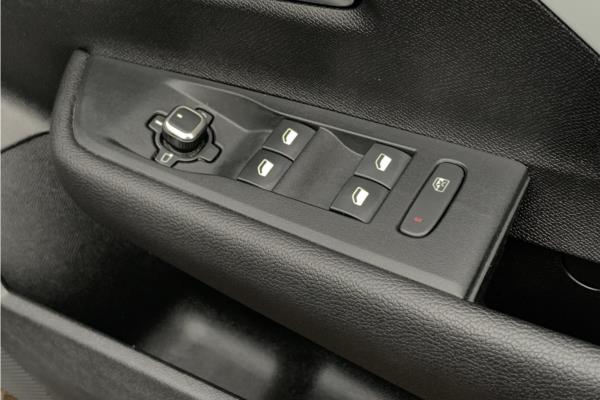 2024 Vauxhall Astra Electric 54kWh Design Hatchback 5dr Electric Auto (156 ps) - Jet Blck Modene, photo 22