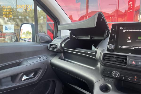 2021 Vauxhall Combo Life 1.2 Turbo SE MPV 5dr Petrol Auto Euro 6 (s/s) (130 ps) - Cloth, photo 26