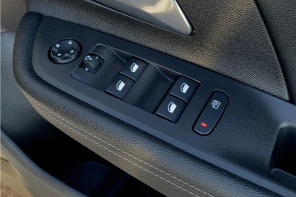 2021 Vauxhall Mokka 1.2 Turbo SRi Nav Premium SUV 5dr Petrol Auto Euro 6 (s/s) (130 ps) - Cloth, photo 22