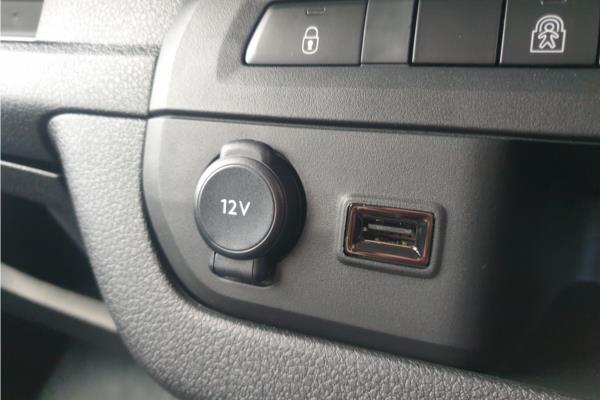 2024 Vauxhall Vivaro-e Life 50kWh Combi MPV 5dr Electric Auto LWB (9 Seat, 11kW Charger) (136 ps) - Curitiba Triton, photo 38