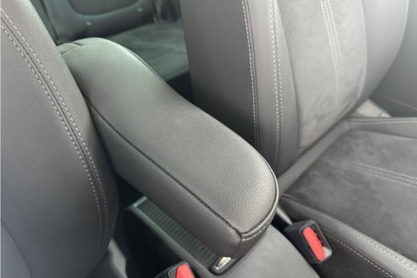 2022 Vauxhall Crossland 1.2 Turbo Ultimate SUV 5dr Petrol Auto Euro 6 (s/s) (130 ps) - Cloth/Alcantara, photo 31