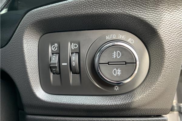 2020 Vauxhall Corsa 1.2 Turbo Elite Nav Premium Hatchback 5dr Petrol Auto Euro 6 (s/s) (100 ps) - Cloth, photo 21