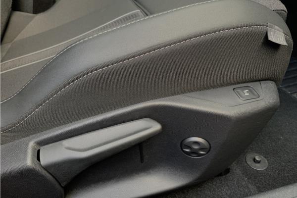 2024 VAUXHALL ASTRA - Jet Black Greta, photo 29