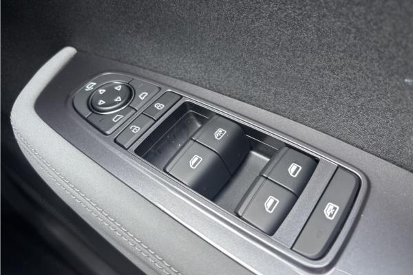 BYD Dolphin* Surf 5Dr 65kW Boost 43kWh Auto - Black+grey Vegn, photo 21
